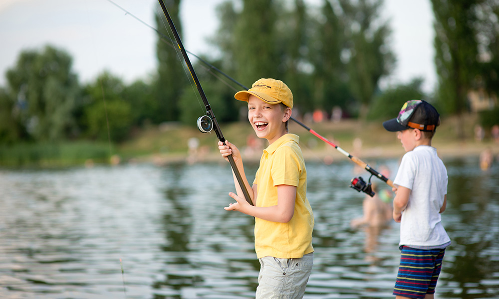 kids fishing
