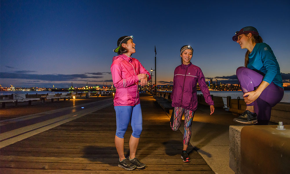 women running head torch