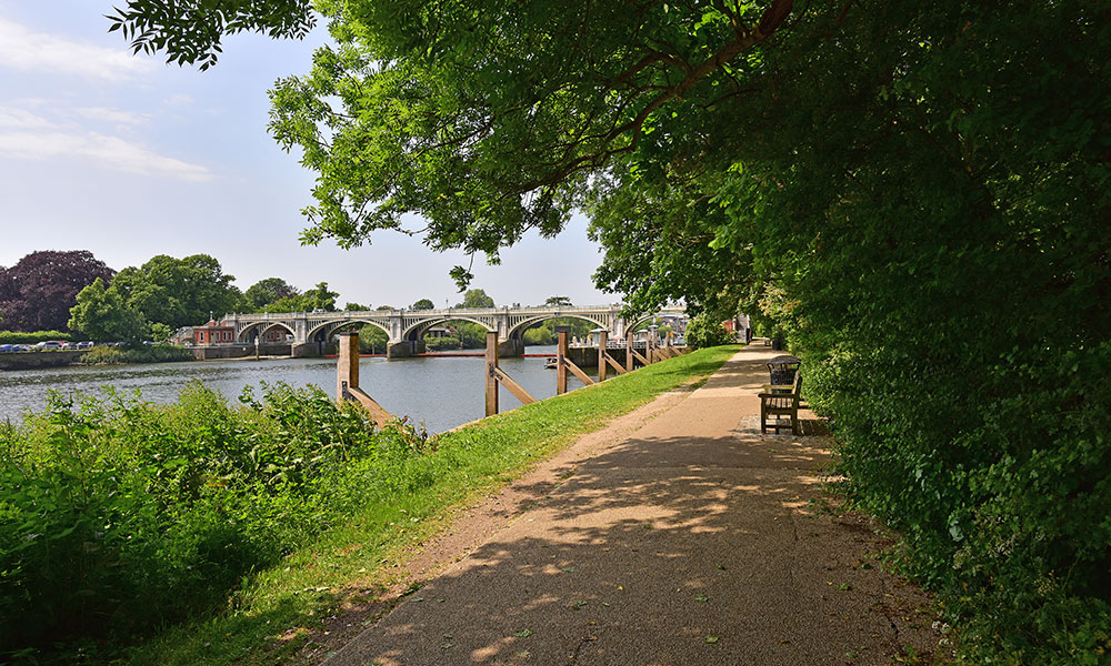 Thames Path Trail