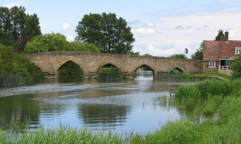 Thames Path towns and villages