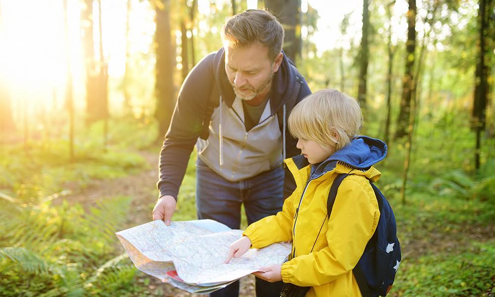 child learning to map read