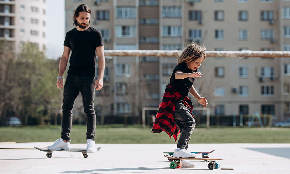 father and son skating&nbsp;