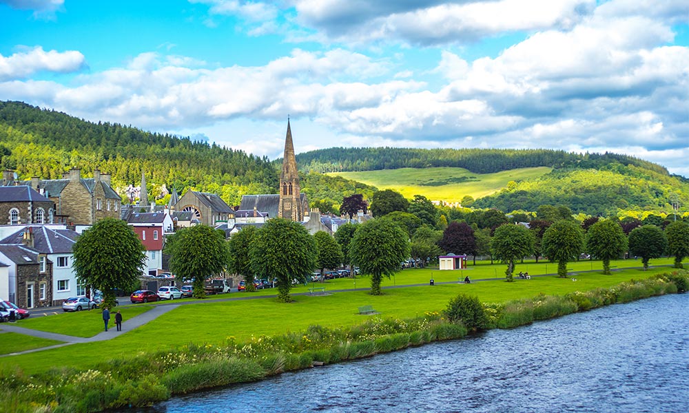 &nbsp;Peebles town with Glentress Forest behind