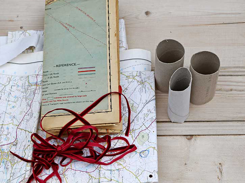 Mappy Christmas crackers