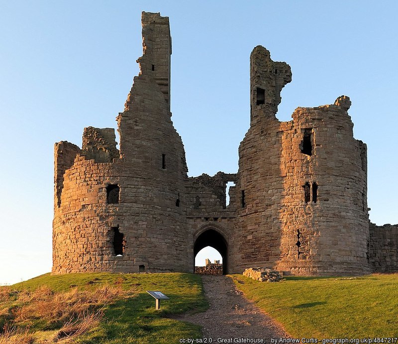 Great Gatehouse, Dunstanburgh Castle - © Andrew Curtis via Geograph (Creative Commons)